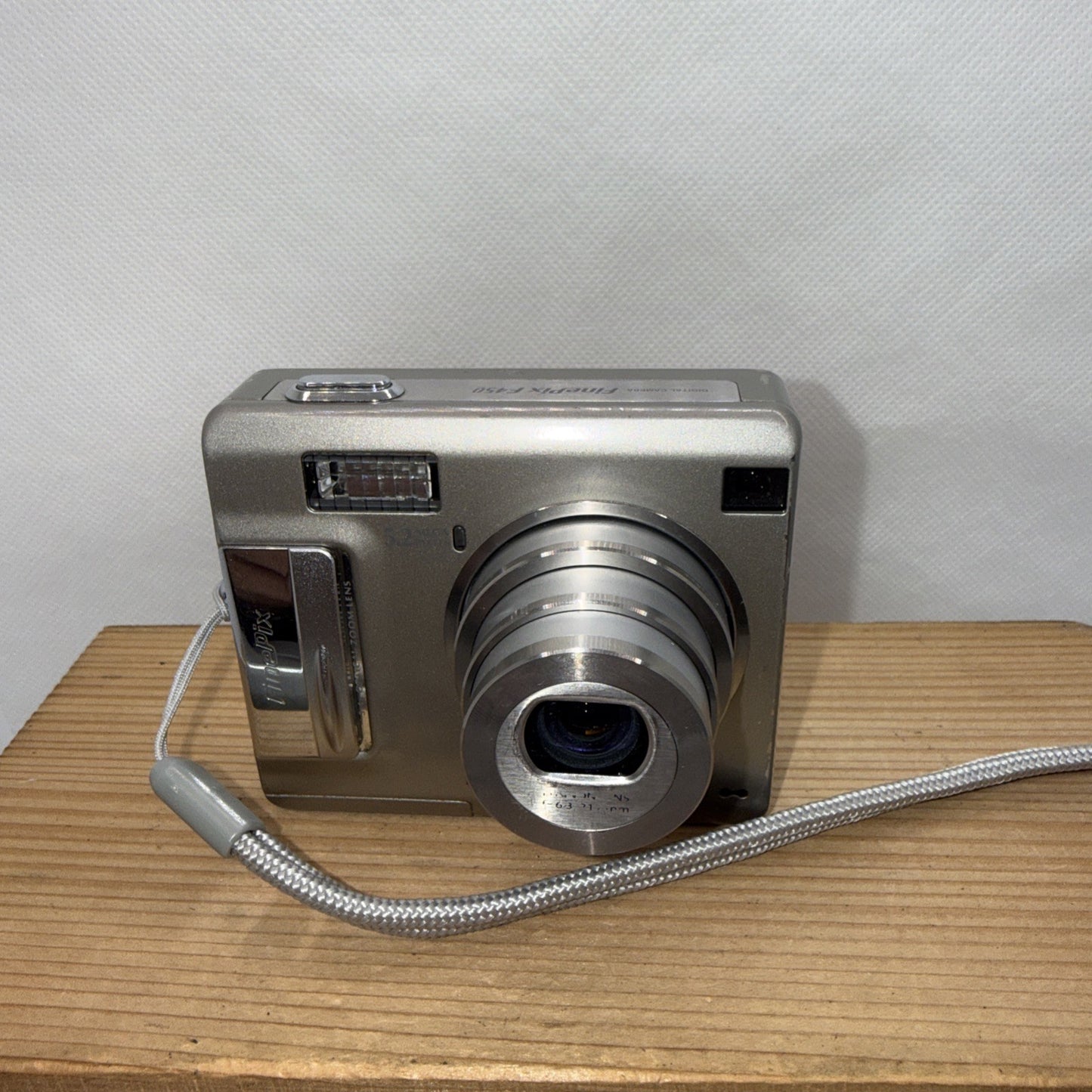 Fujifilm FinePix F450 5.2MP Digital Camera Tested (no lens flaps) + Accessories