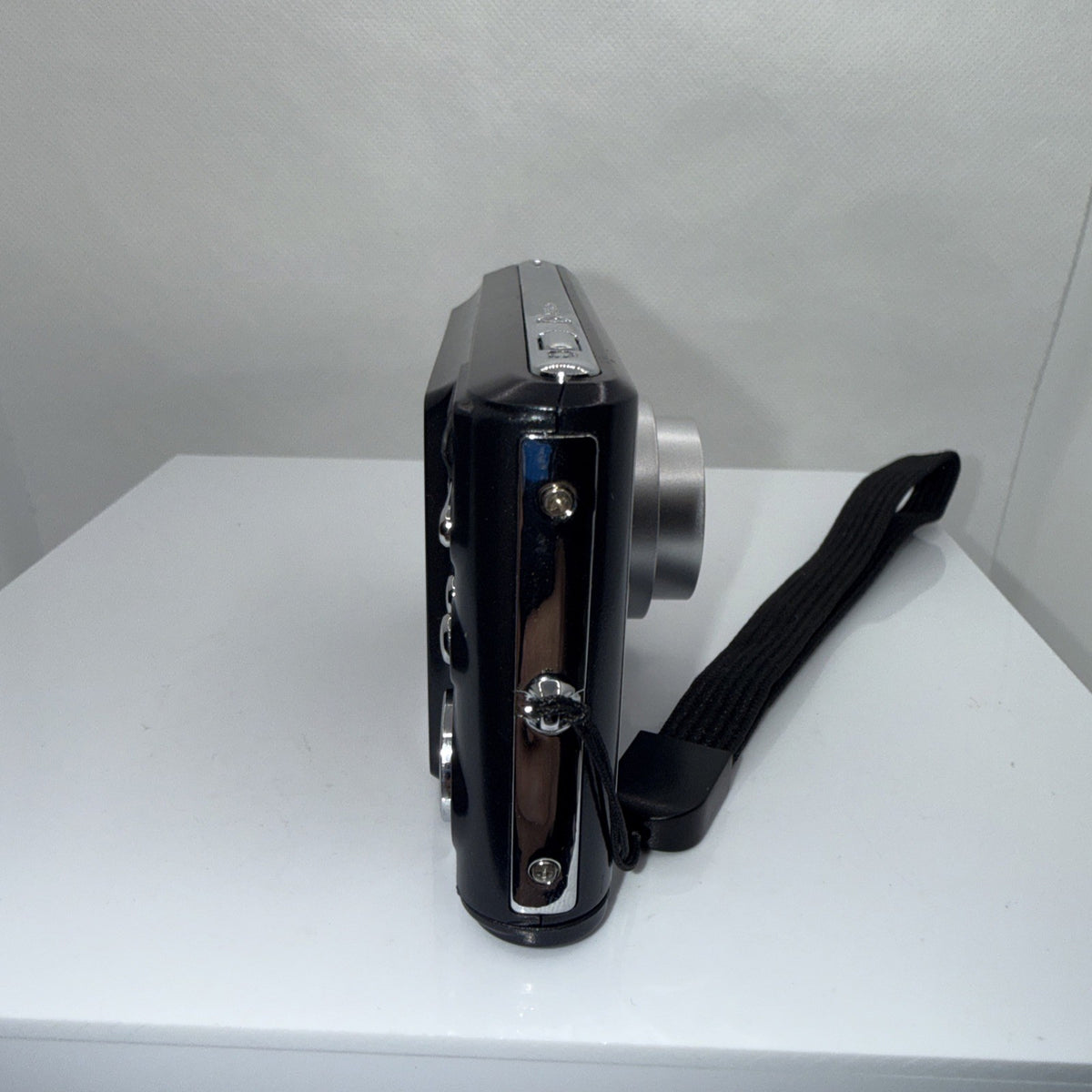 Polaroid Digital Camera iE826 18.1MP Tested + Charger Battery Case 4GB SD