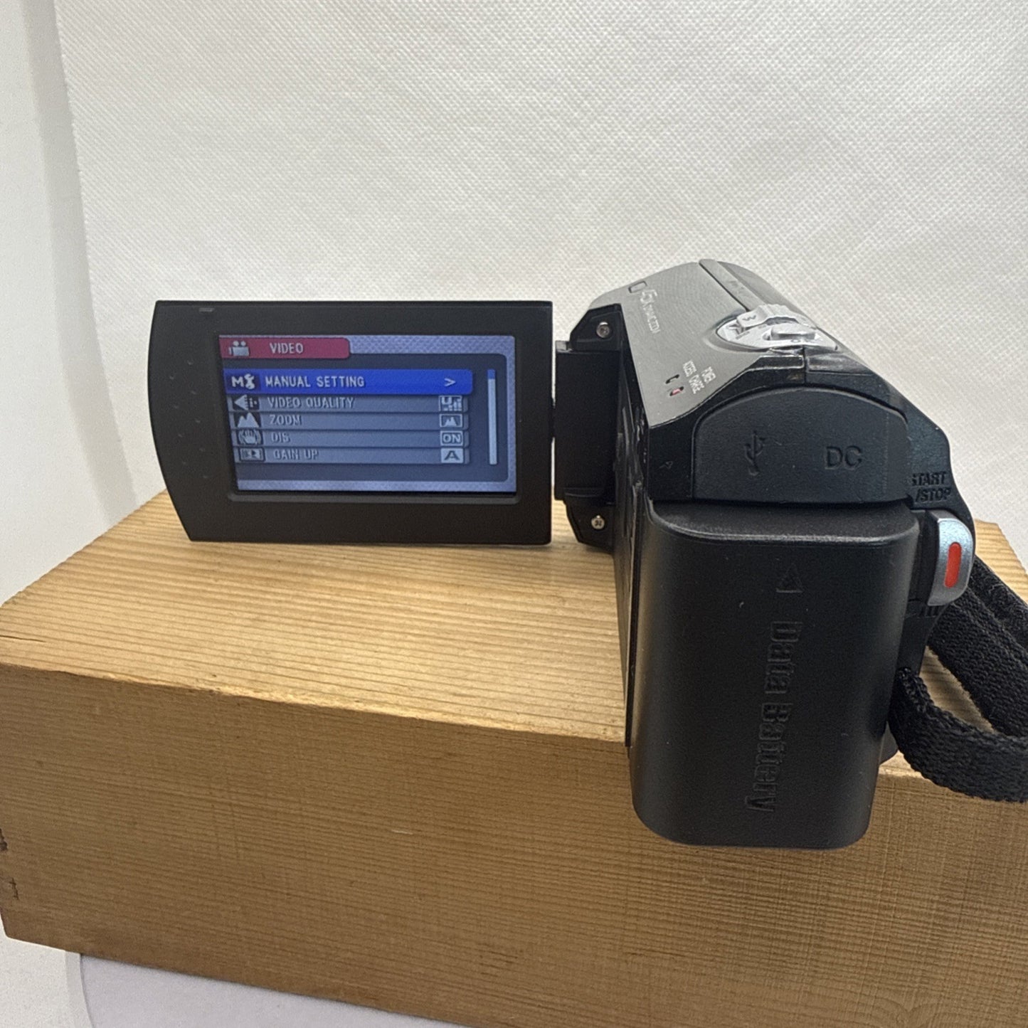 JVC Everio GZ-MS110BEK HD 45x Zoom Camcorder + Charger Battery SD Tested