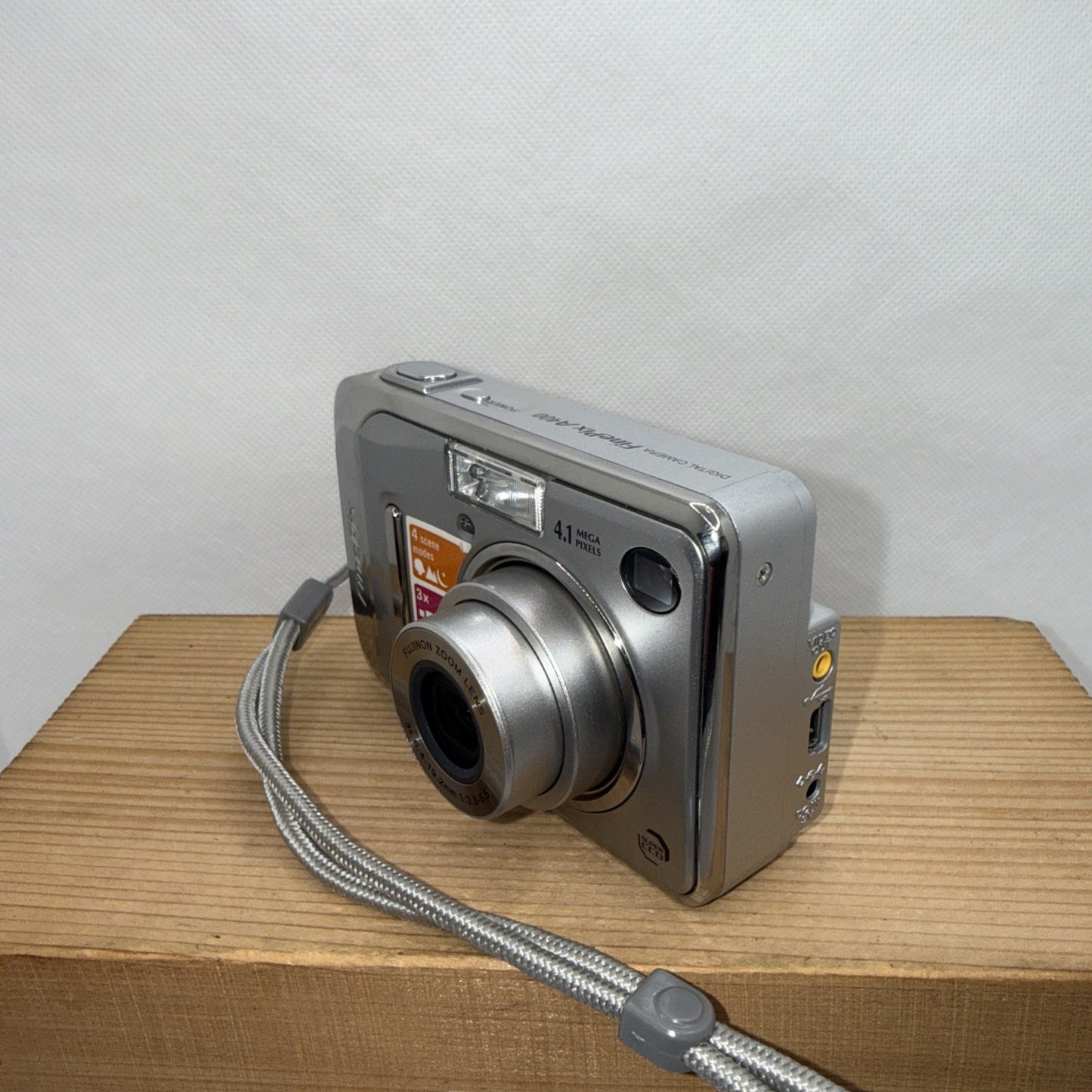 Fujifilm Finepix A400 4.1MP Digital Camera Tested Working + 128MB XD Card