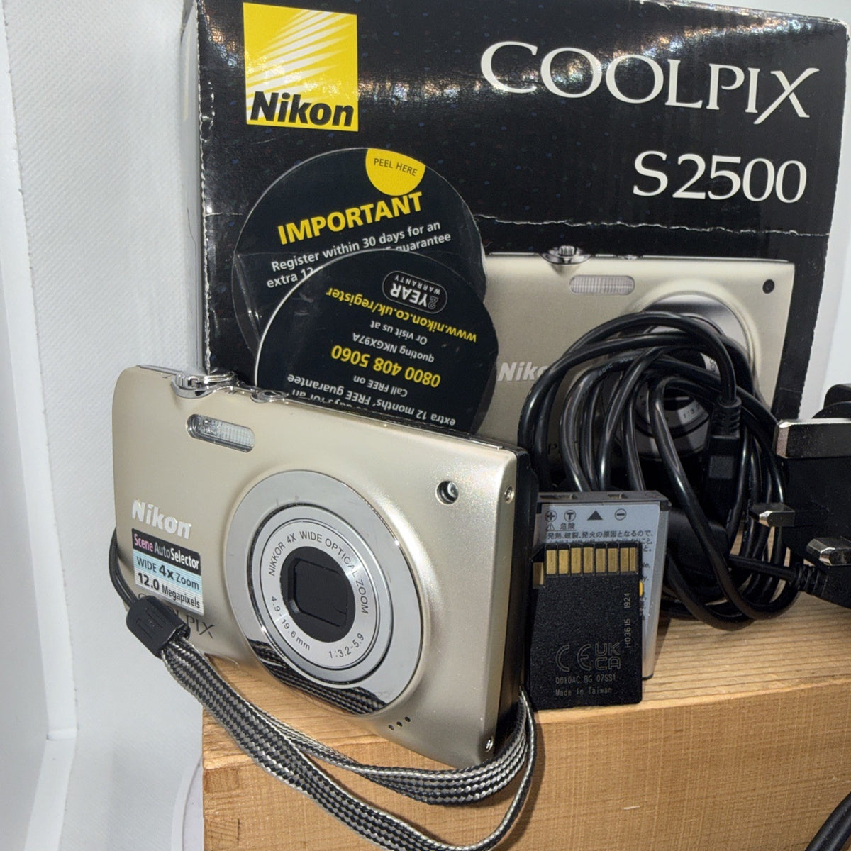 Nikon Coolpix S2500 12MP Gold Digital Camera Boxed Tested + Charger Battery 4GB