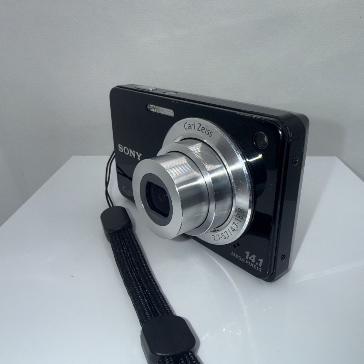 Sony Cyber-shot DSC-W560 Digital 14.1MP Camera Working + Charger Battery 8GB SD