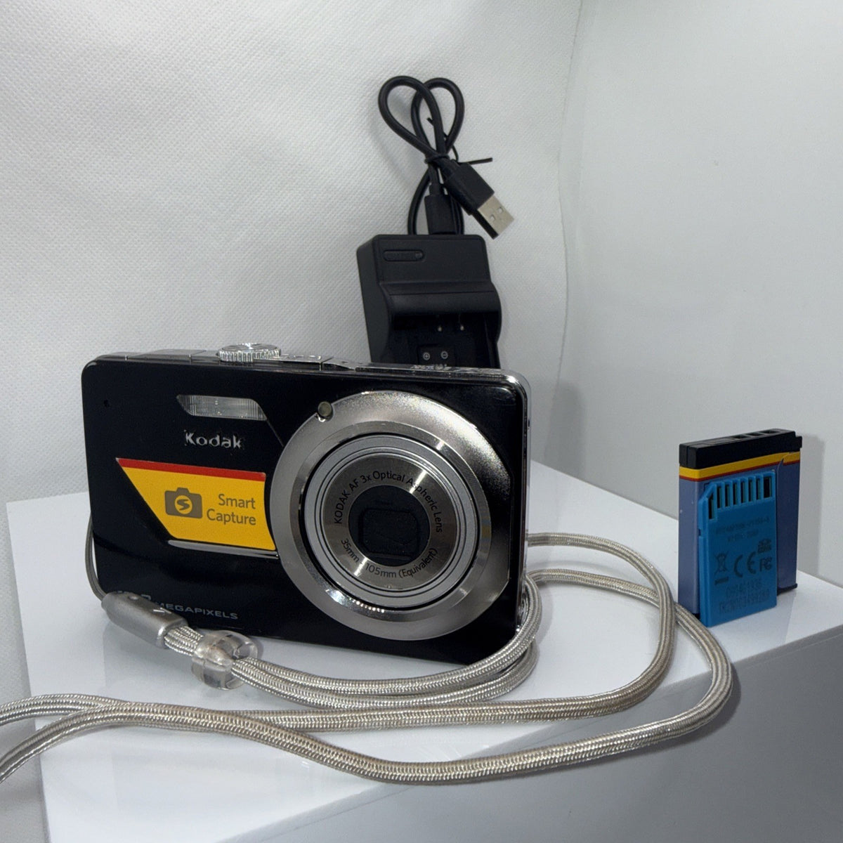 Digital Camera Kodak EasyShare M340 10.2MP Tested *Some Dead Pixels+ Accessories