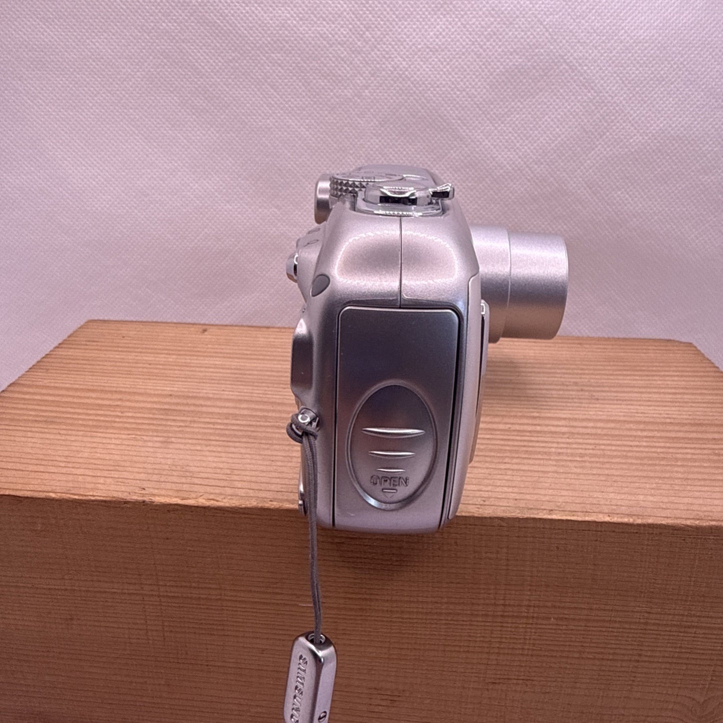 Samsung Digimax V700 Digital Camera 7.1MP Tested + Charger Battery 2GB SD Card