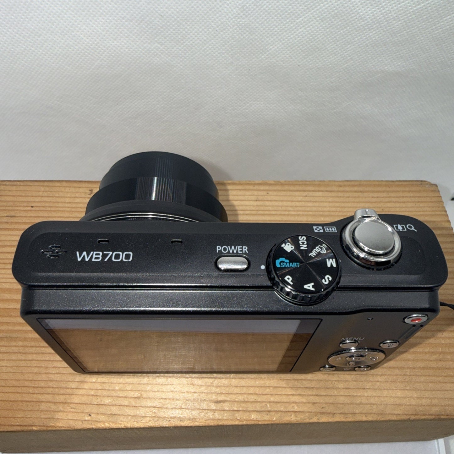 Samsung WB700 14.2MP Digital Camera Tested Working + Charger Battery 4GB SD