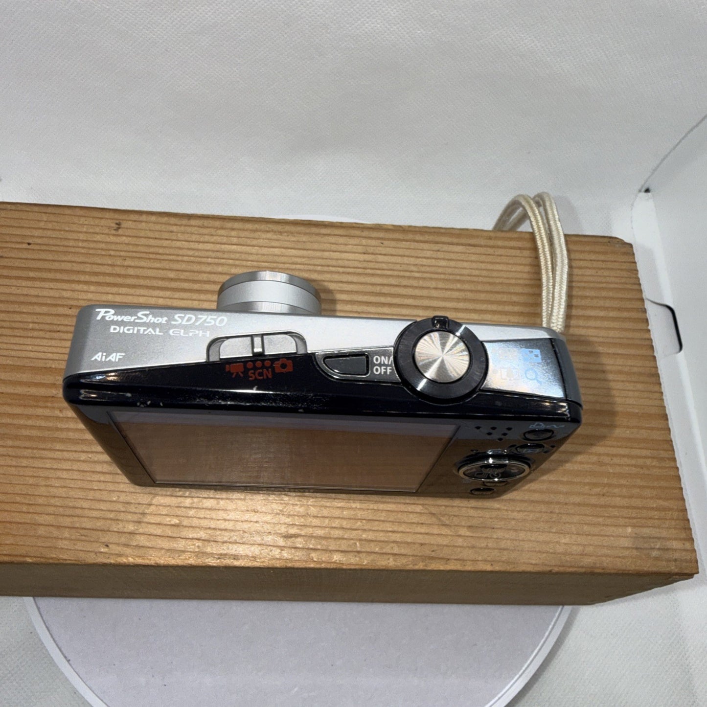 Canon IXUS 75 / SD 750 7.1 MP Digital Camera Tested *Minor screen issue Bundle