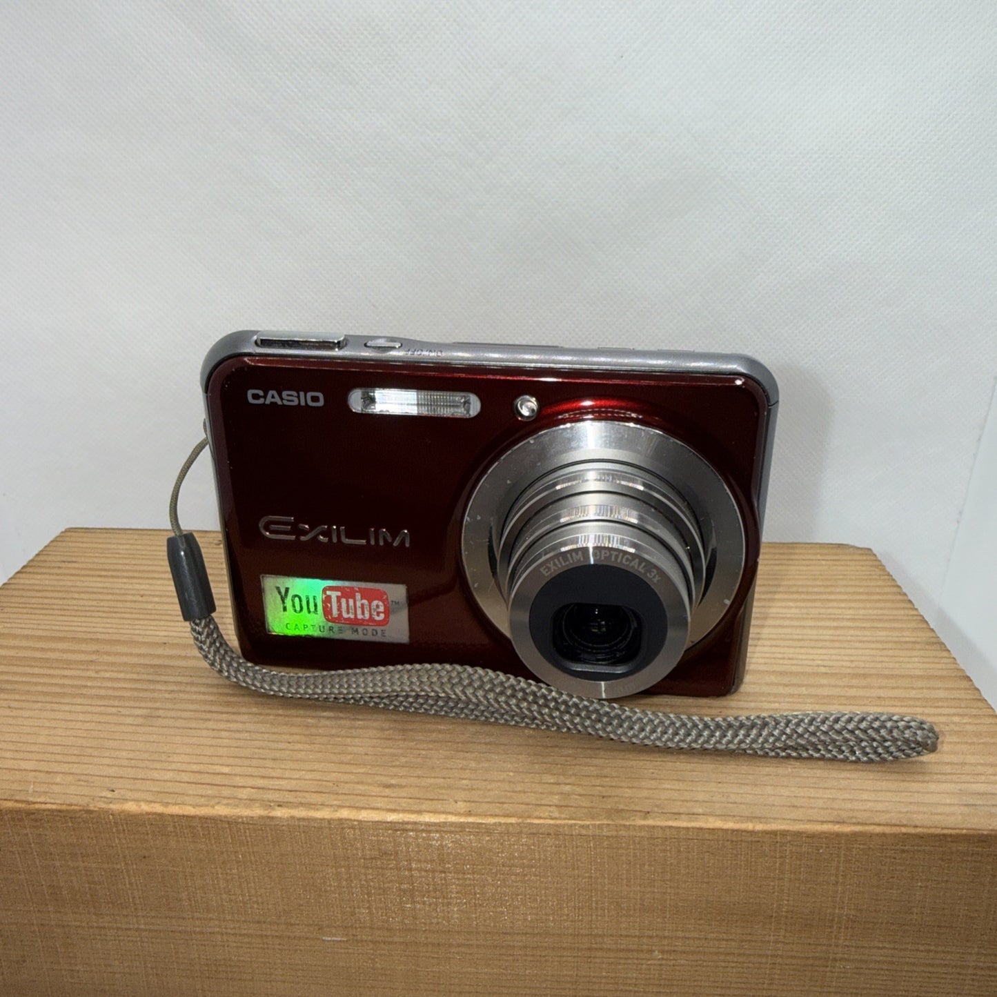 Casio EXILIM CARD EX-S880 8.1MP Digital Camera Tested + Charger Battery 1GB SD2