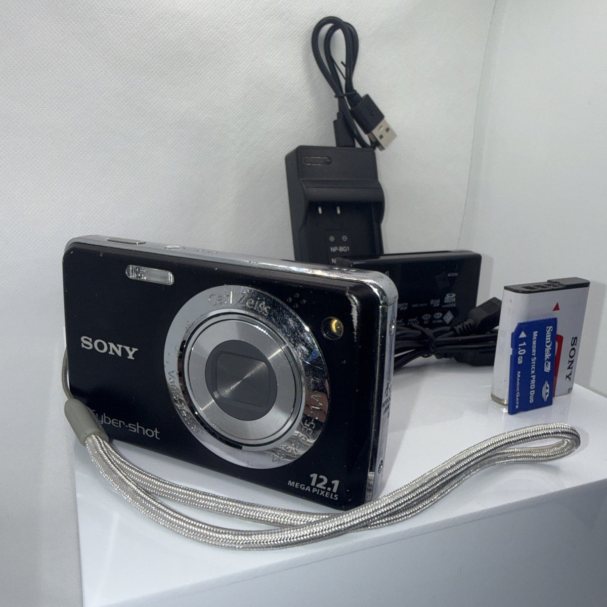 Sony Cyber-shot DSC-W215 12.2MP Digital Camera Tested + Charger Battery Memory