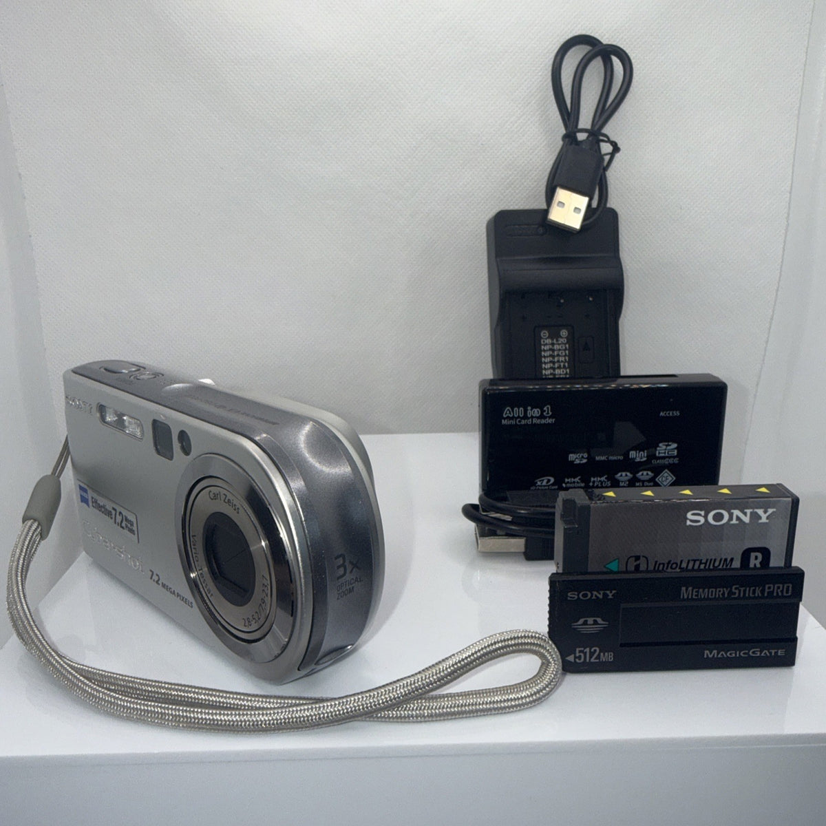 Digital Camera Sony Cyber-shot DSC-P200 7.2MP Tested + Charger Battery Memory
