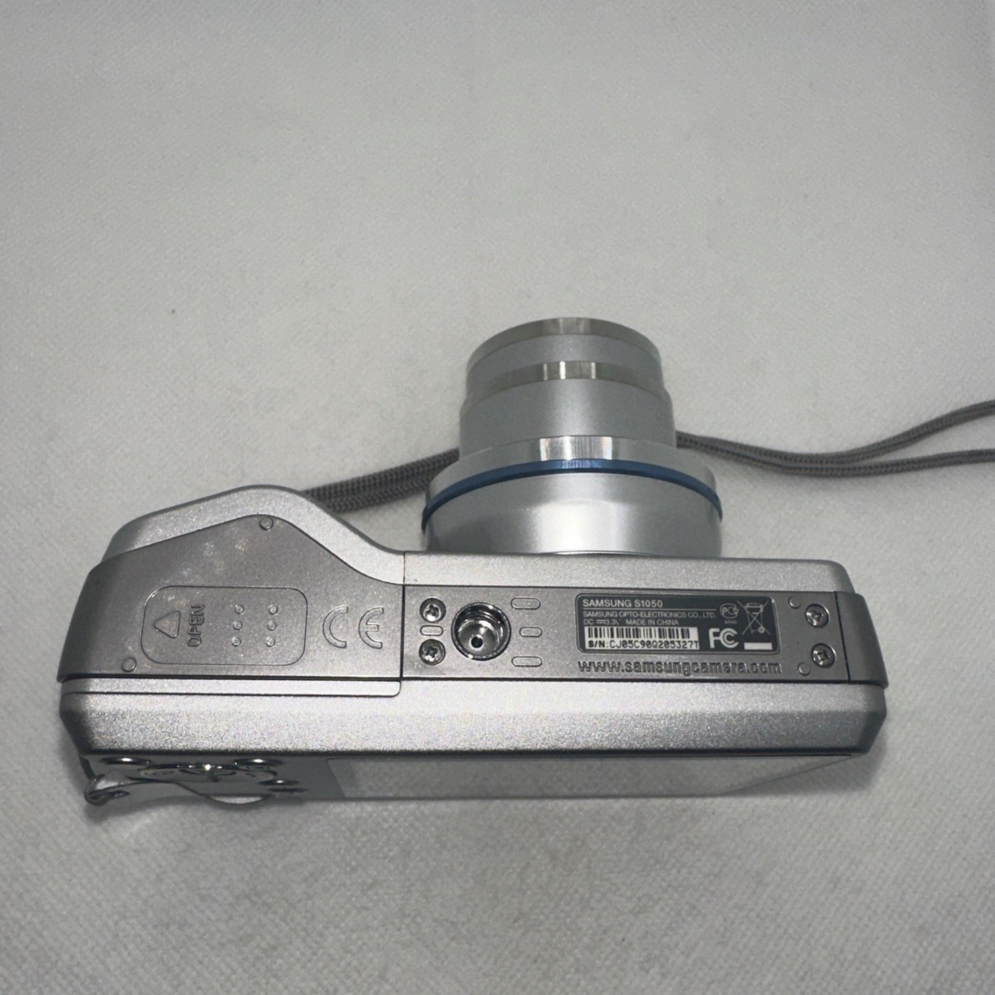 Samsung S1050 Digital Camera 10.1MP 5x Optical Zoom + Batteries 8GB SD And Case8