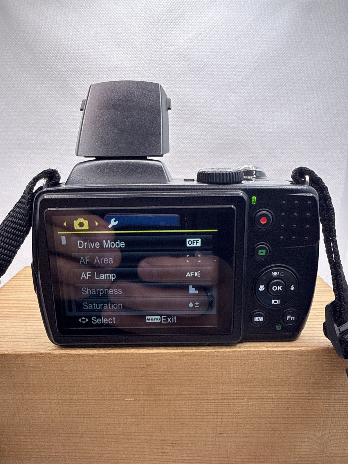 Hitachi HBC161E Digital Bridge Camera 21 x Zoom Tested Working Plus 4GB SD Card