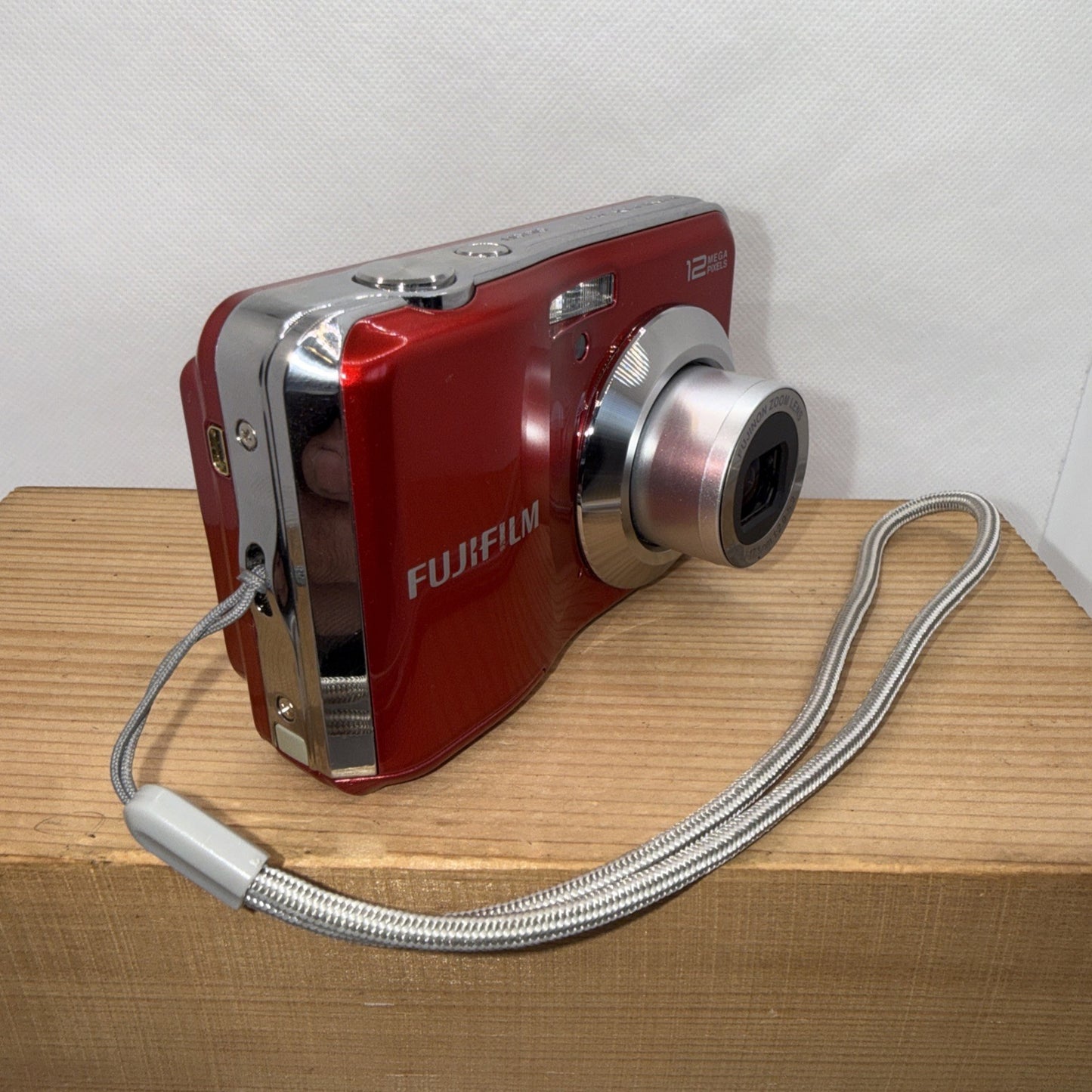 Fujiflm FinePix AV120 12MP Digital Camera Red Tested Boxed Plus 4GB SD Card