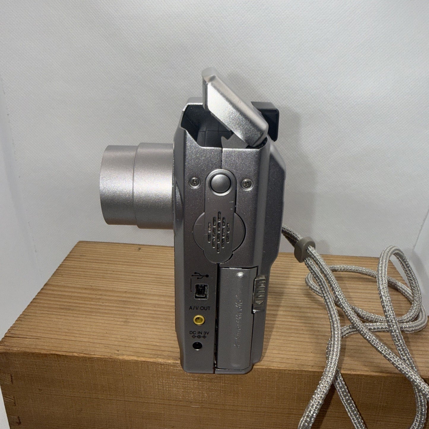 Fujifilm Finepix 4700 Zoom 2.4MP Digital Camera Tested Plus Memory & Card Reader