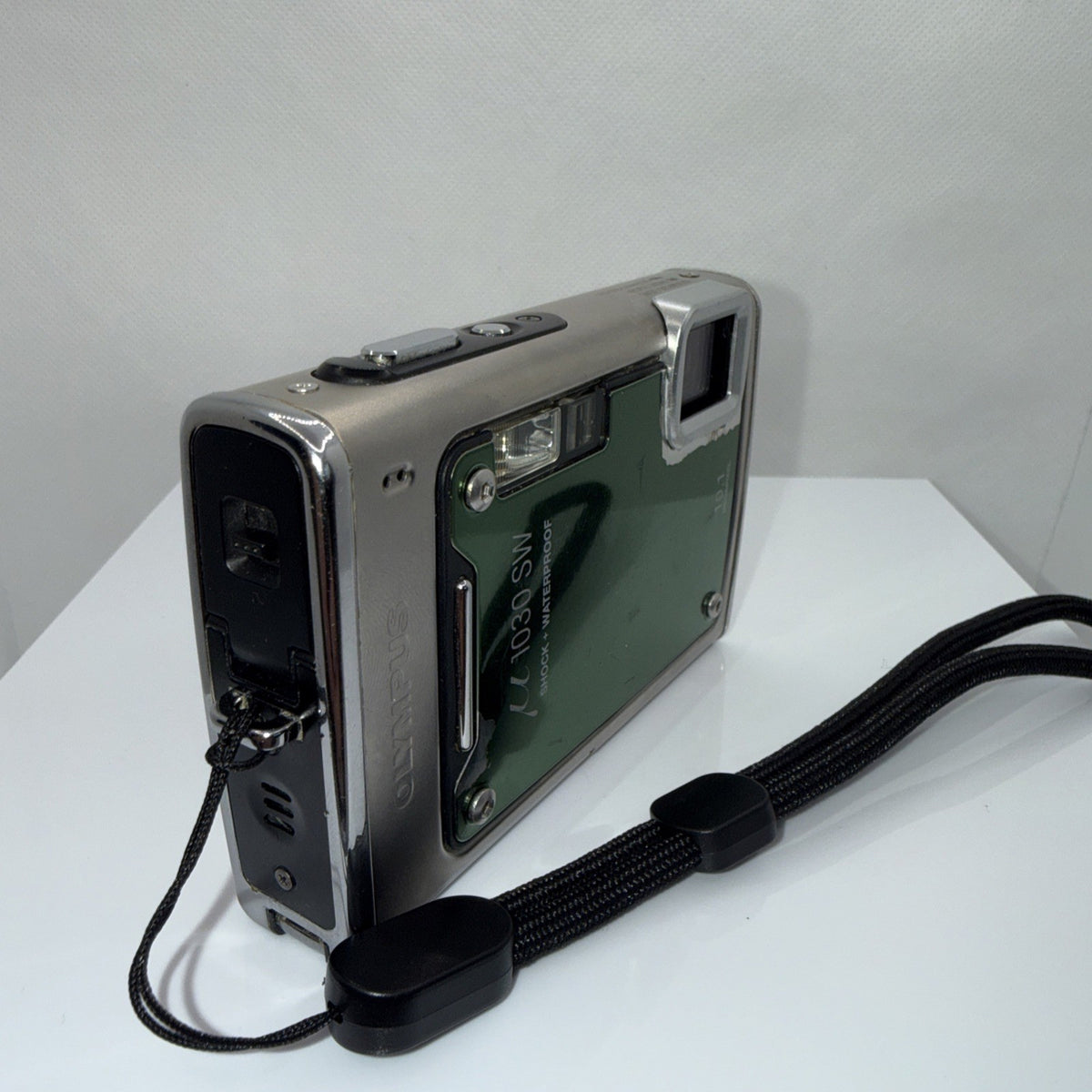 Olympus U 1030 SW Digital Camera Waterproof Tested + Charger Battery Memory