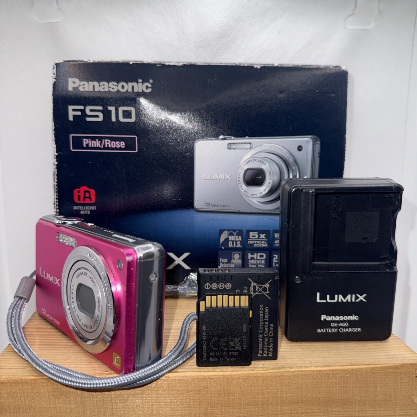 Panasonic Lumix DMC-FS10 Pink 12MP Digital Camera Tested + Charger Battery 4GB