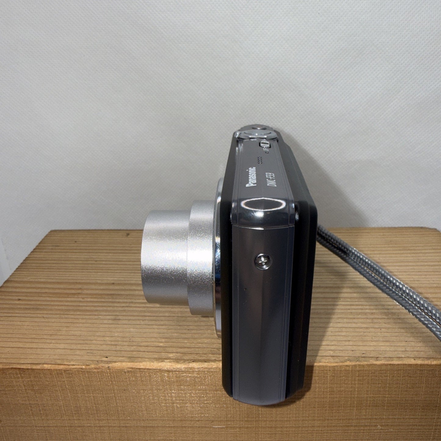 Panasonic Lumix DMC-FS9 12.1MP Digital Camera Tested + Charger Battery 4GB SD