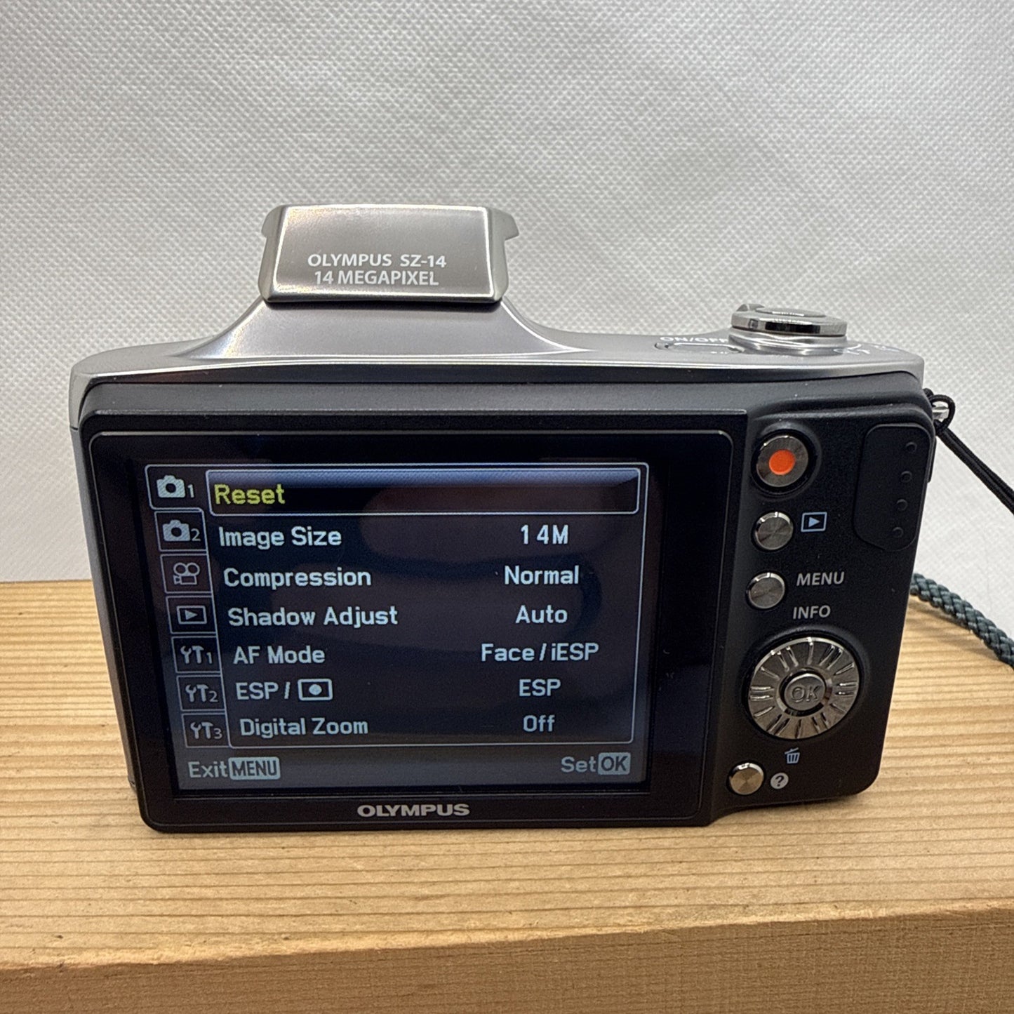 Olympus Stylus SZ-11 14.0MP Digital Camera Tested Plus Charger Battery 4GB SD