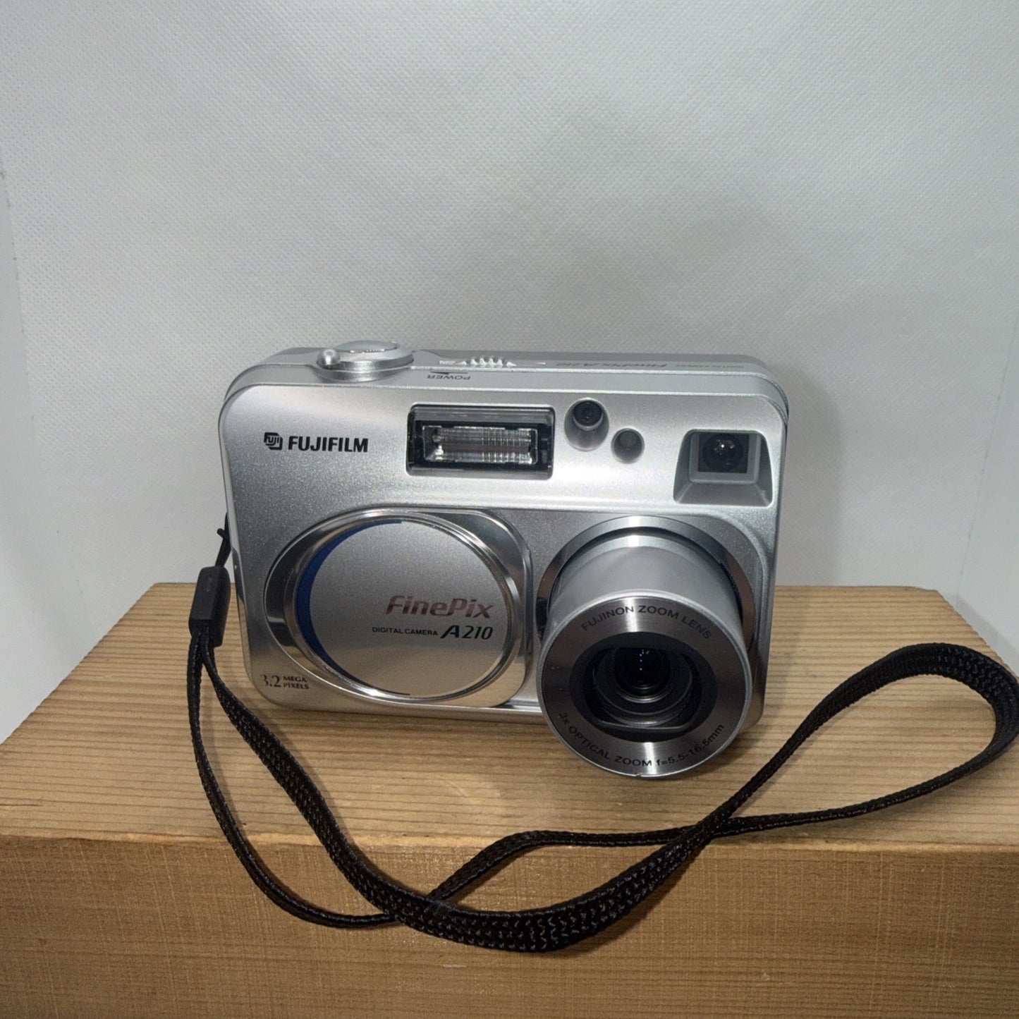 Fujifilm FinePix A210 3.2MP Digital Camera Tested Working + XD Cards And Reader