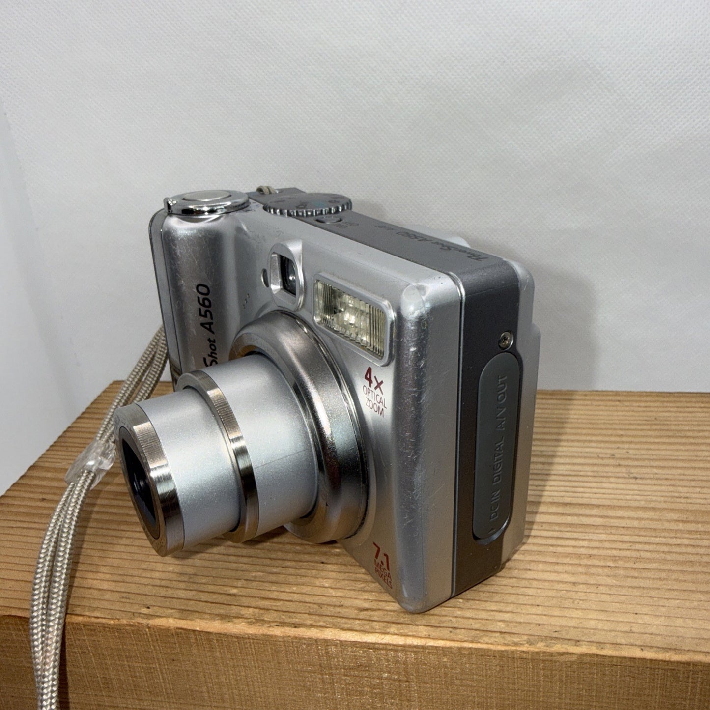 Canon PowerShot A560 7.1MP Digital Camera Tested + Charger Batteries 4GB SD Case