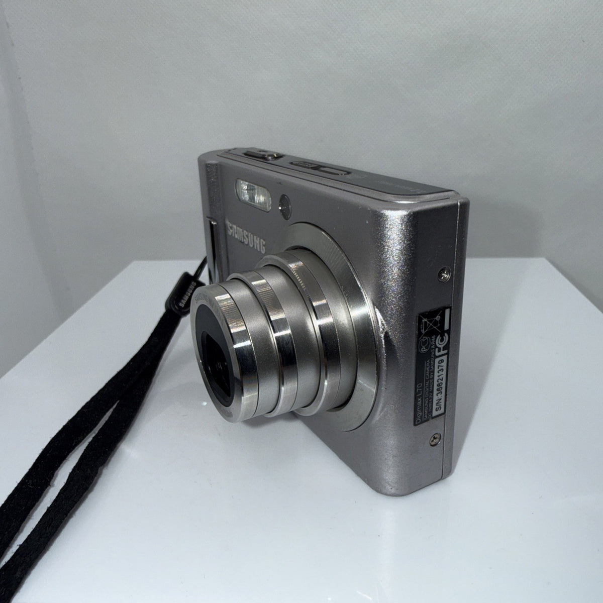 Samsung Digimax L70 7.2MP Digital Camera Tested + Charger Battery 2GB SD Case