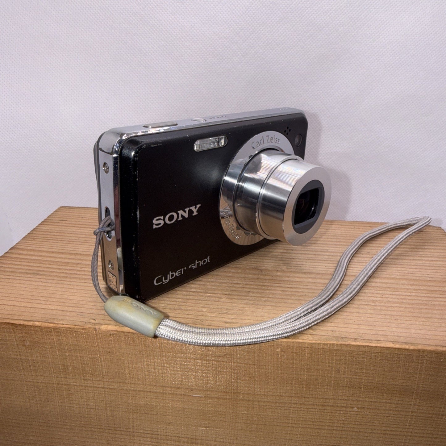 Sony Cyber-shot DSC-W215 12.1MP Digital Camera Tested + Charger Battery Memory