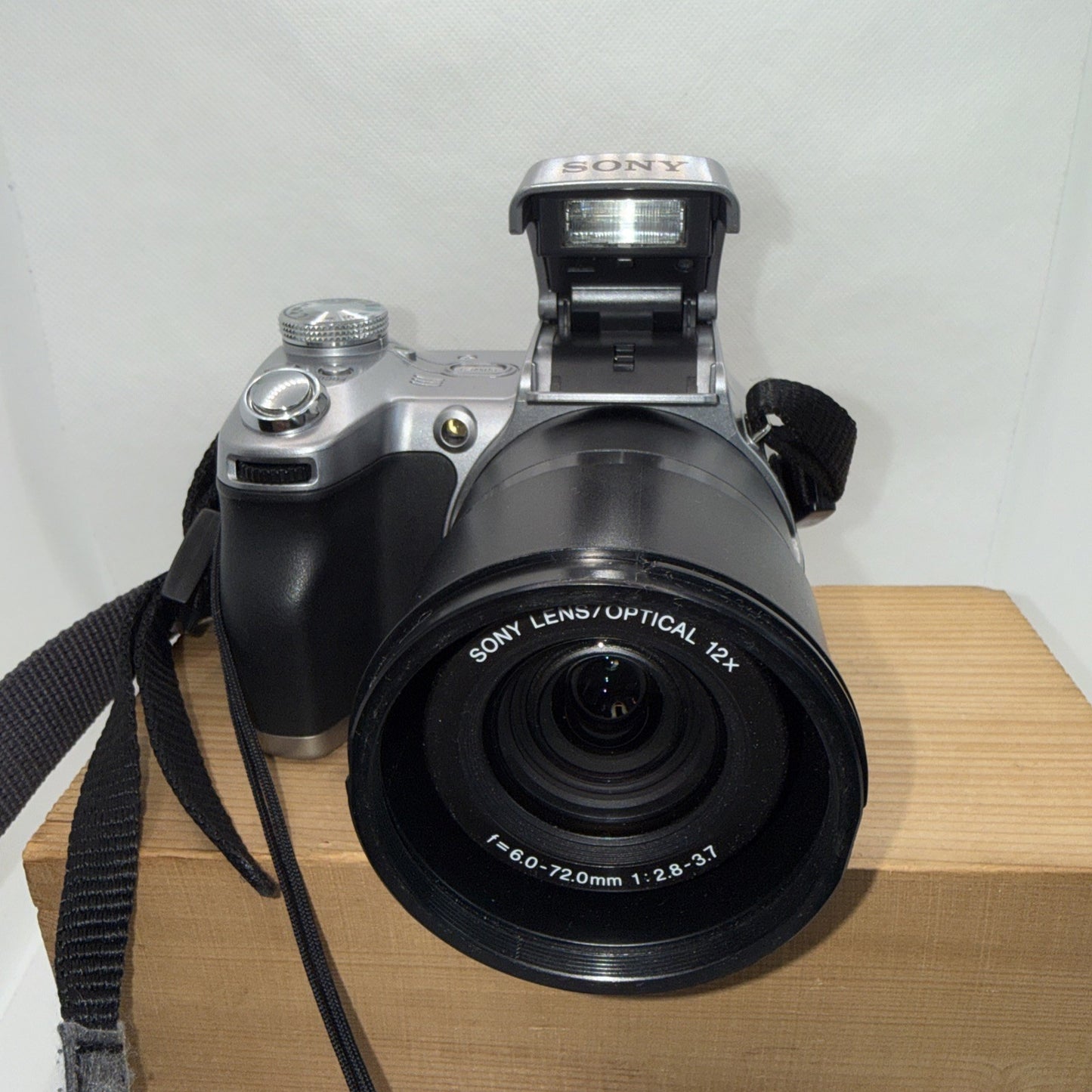 Sony Cyber-shot DSC-H1 5.1MP Digital Bridge Camera Tested Plus Accessories