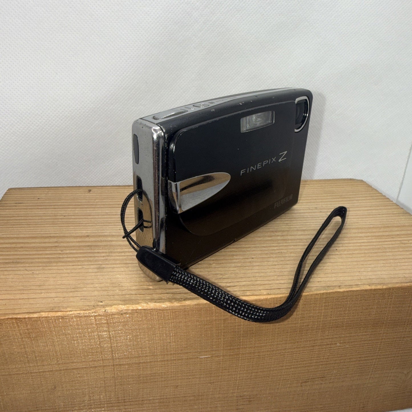 Fujifilm FinePix Z20fd 10.0MP Digital Camera Tested + Charger Battery 4GB SD
