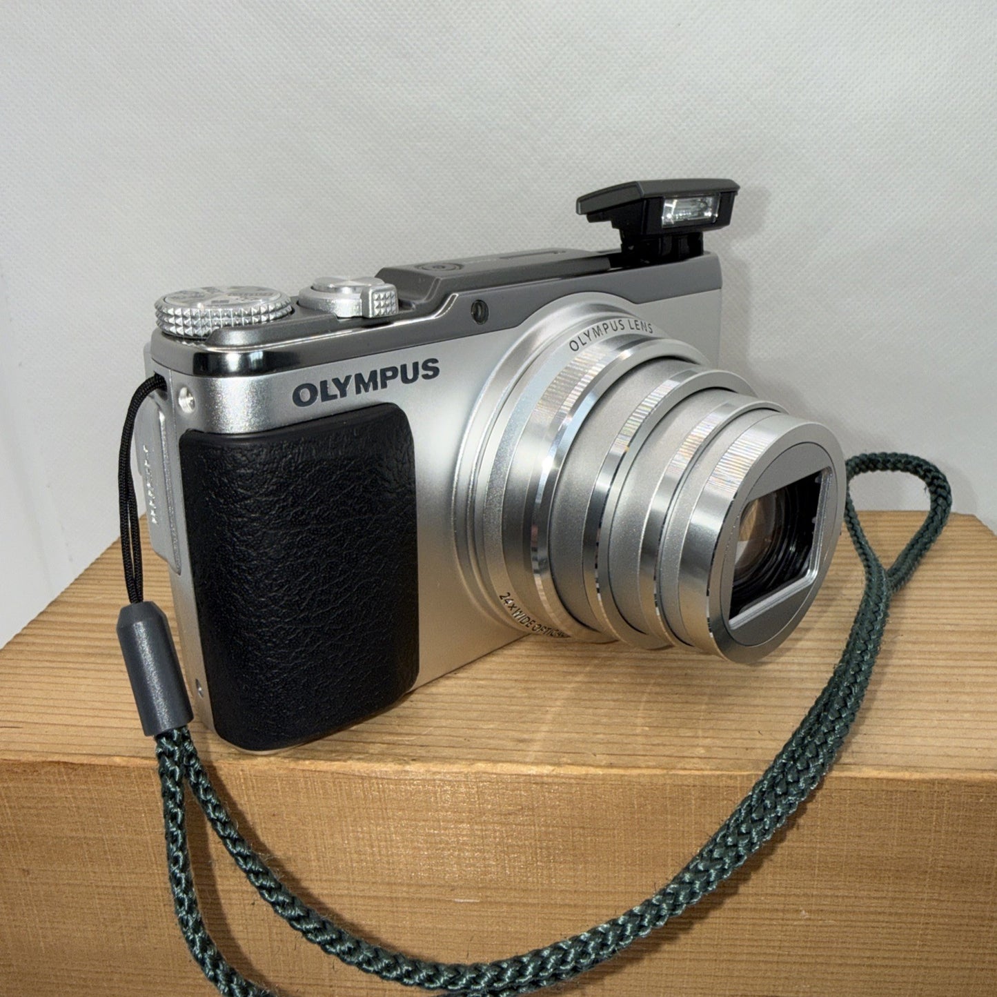 Olympus Stylus SH-60 16MP Digital Camera Working VGC + Charger Battery 4GB SD