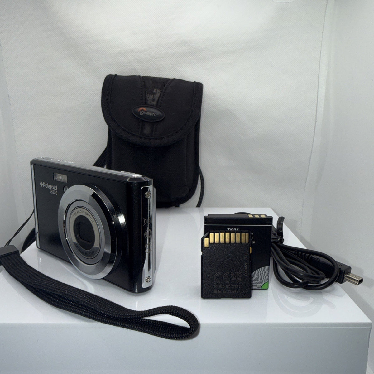 Polaroid Digital Camera iE826 18.1MP Tested + Charger Battery Case 4GB SD