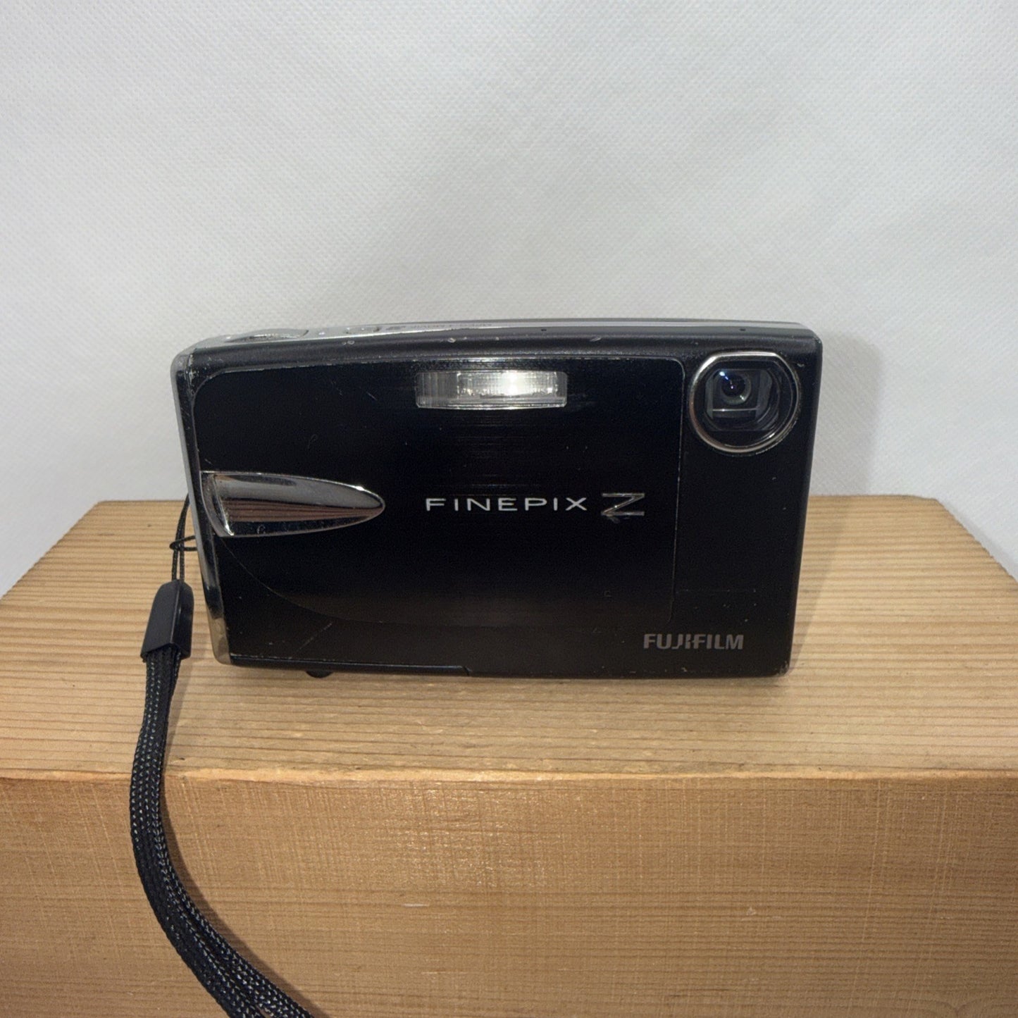 Fujifilm FinePix Z20fd 10.0MP Digital Camera Tested + Charger Battery 4GB SD