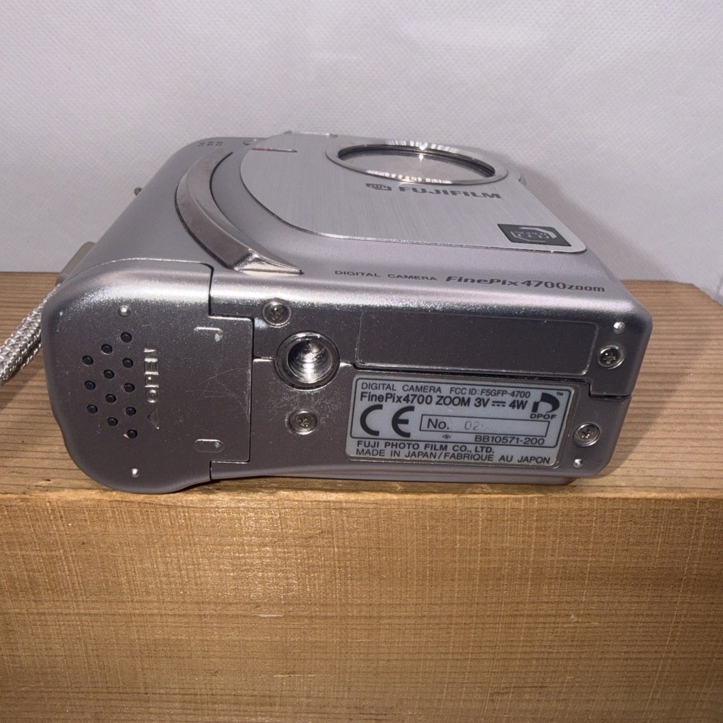 Fujifilm Finepix 4700 Zoom 2.4MP Digital Camera Tested Plus Memory & Card Reader