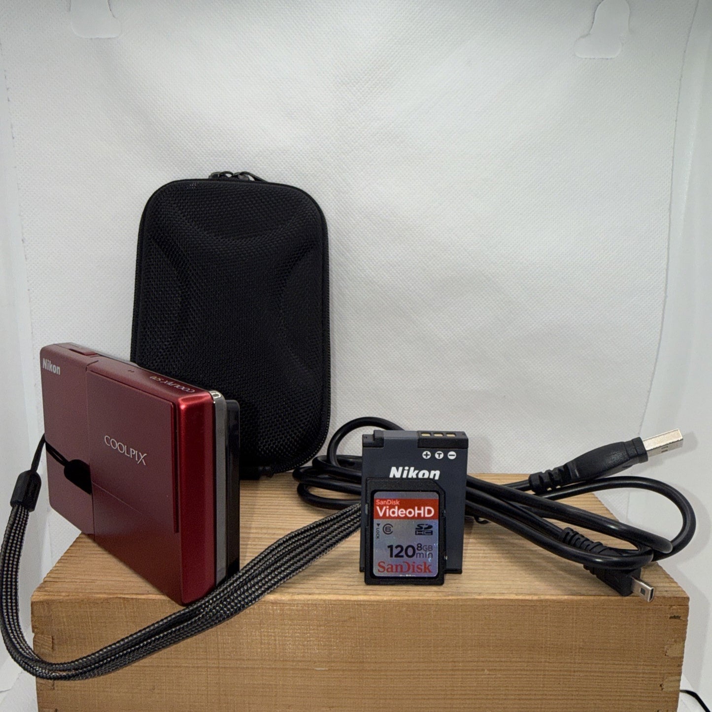 Nikon Coolpix S70 12.1MP Digital Camera Tested + Charger Battery 8GB SD Case