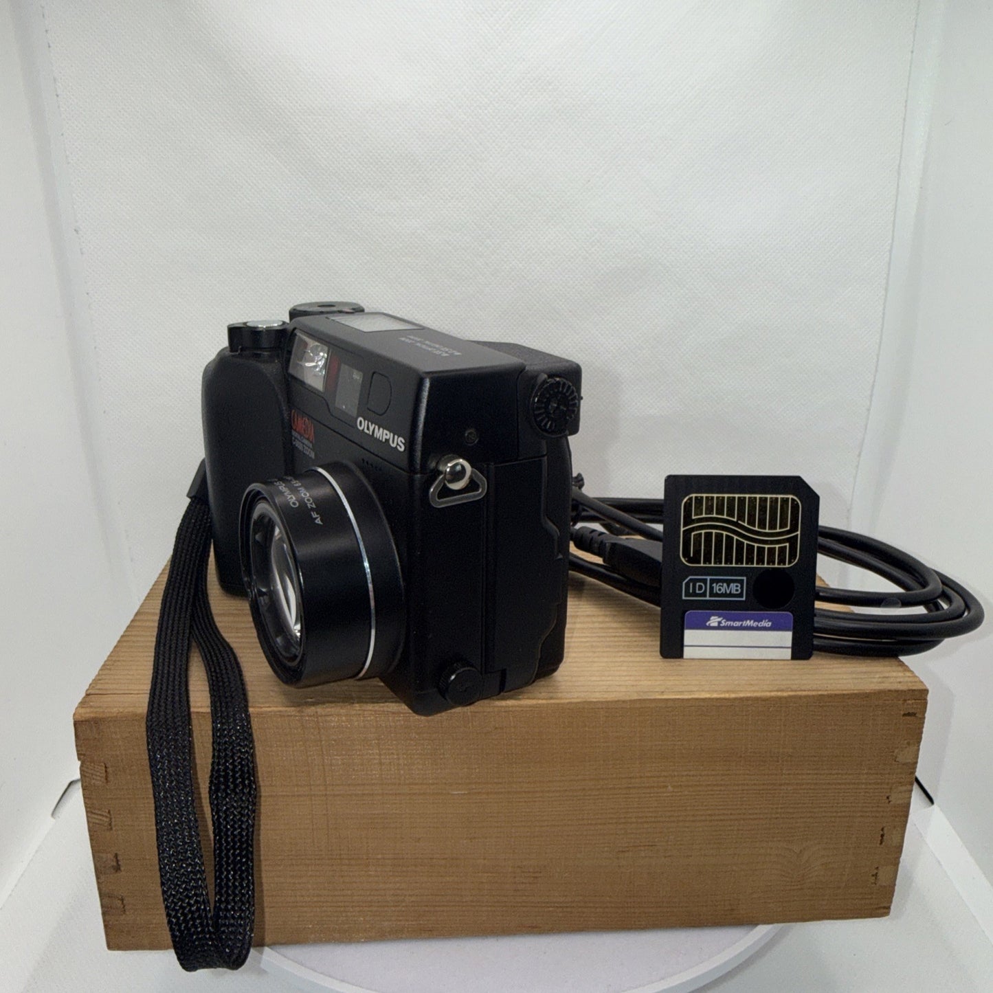 Olympus Camedia C3030 Zoom Digital Camera 3.3MP - 3x Zoom Working Bundle Retro