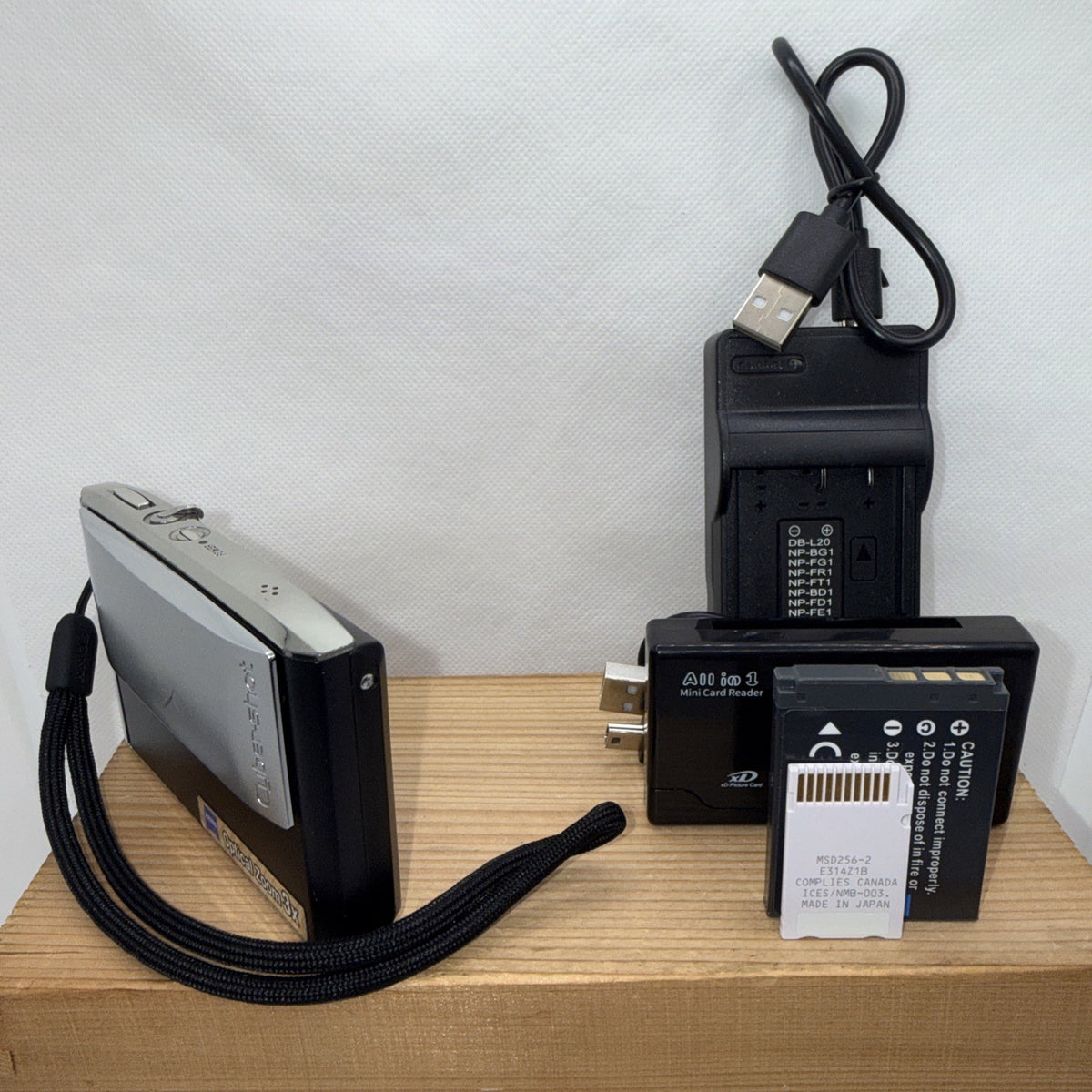 Sony Cyber-shot DSC-T5 5.1MP Digital Camera Tested + Charger Battery Memory
