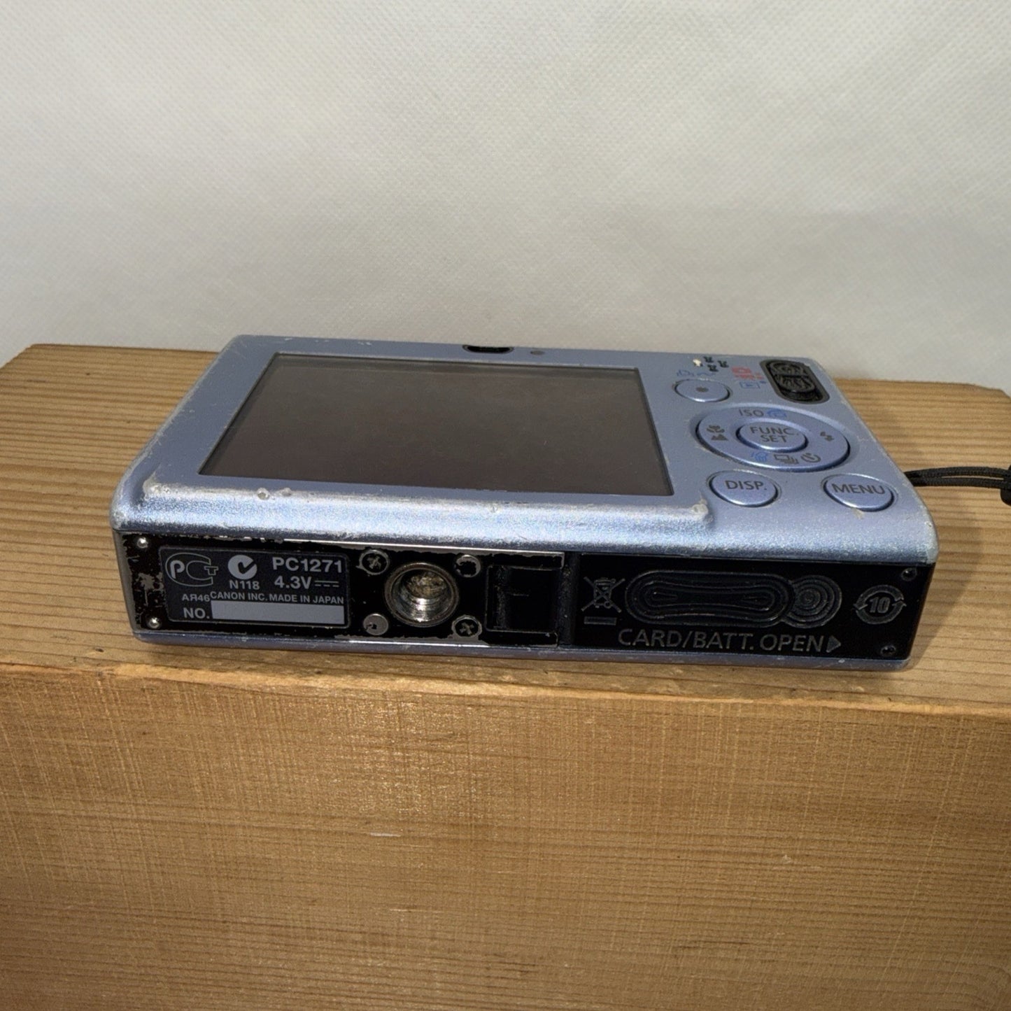 Canon IXUS 82 IS 8MP Digital Camera Tested + Charger Battery 4GB SD Card