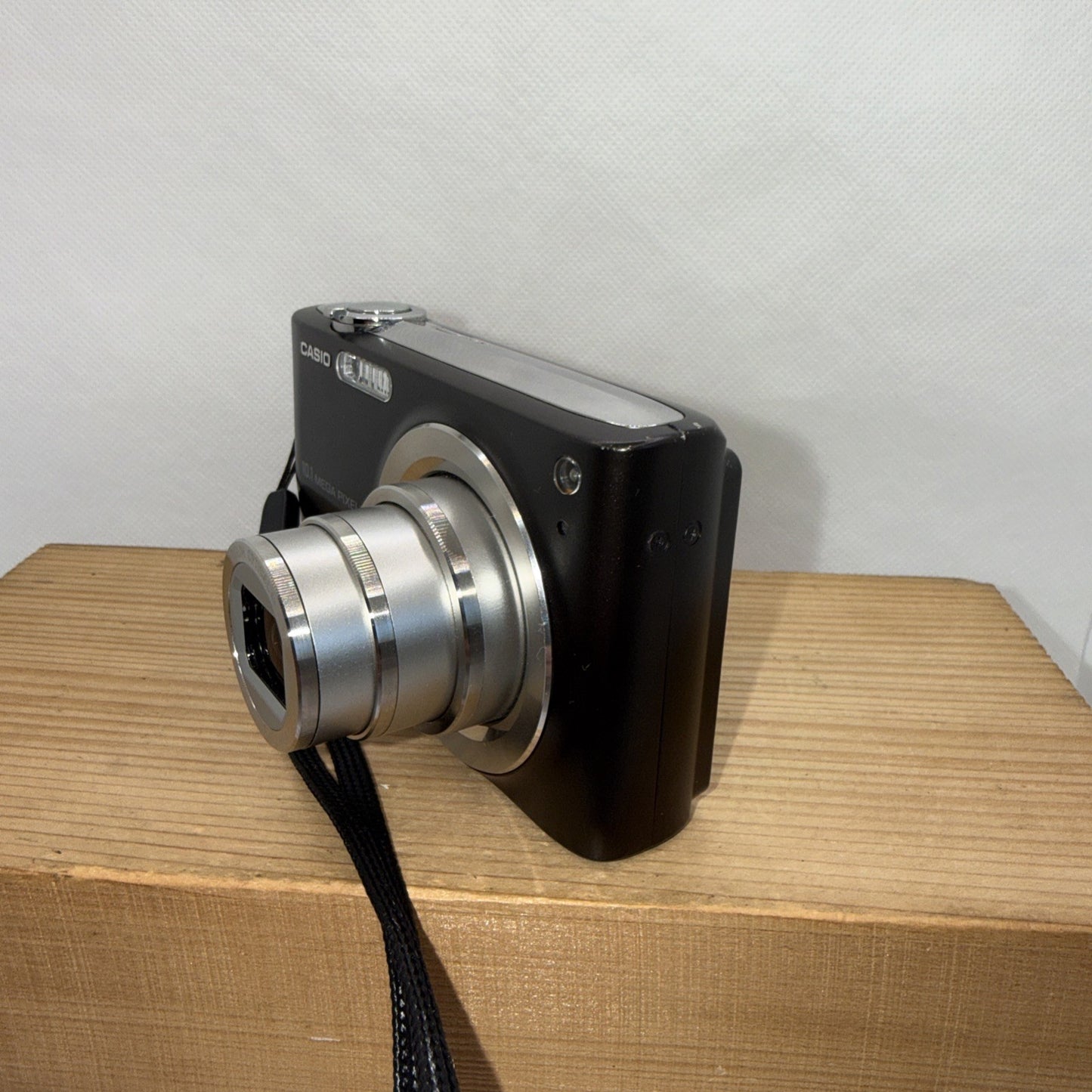 Casio Exilim EX-Z200 10.1MP Digital Camera Tested Boxed + Charger Battery SD VGC