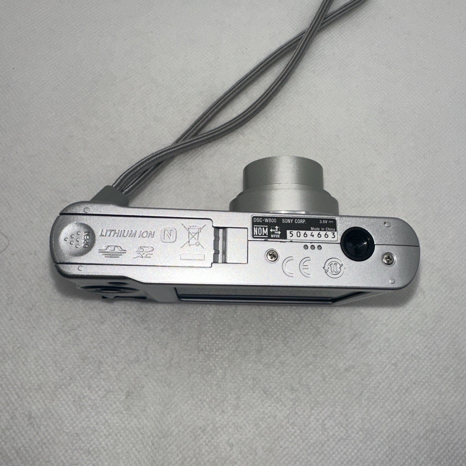 Sony Cyber-shot DSC-W800 20.1MP Digital Camera Tested Charger Battery 16GB8