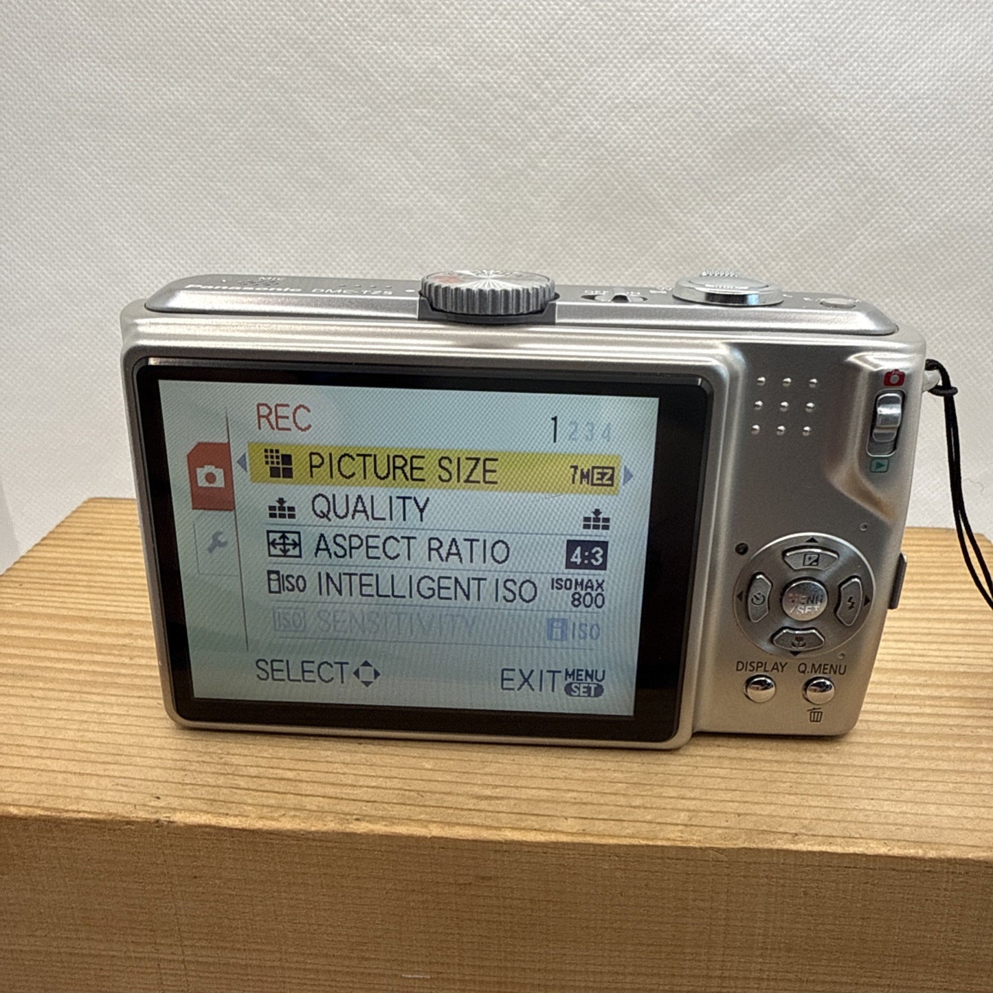 Panasonic Lumix DMC-TZ5 9.1MP Digital Camera Tested + Charger Battery 4GB SD VGC