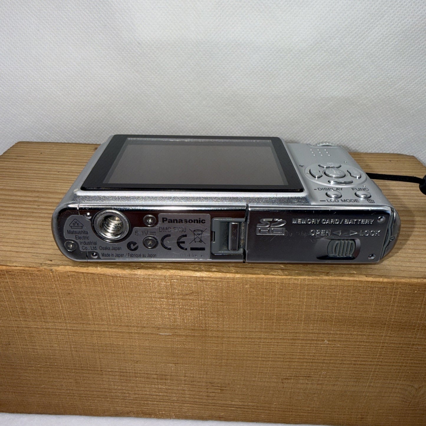 Panasonic Lumix DMC-FS30 14.1MP Digital Camera Tested + Charger Battery 4GB SD