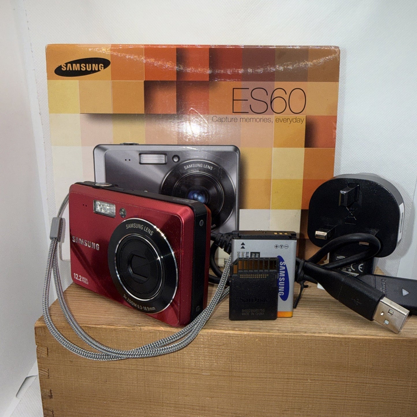 Samsung ES60 12.2MP Digital Camera Tested Boxed + Charger Battery 4GB SDCard