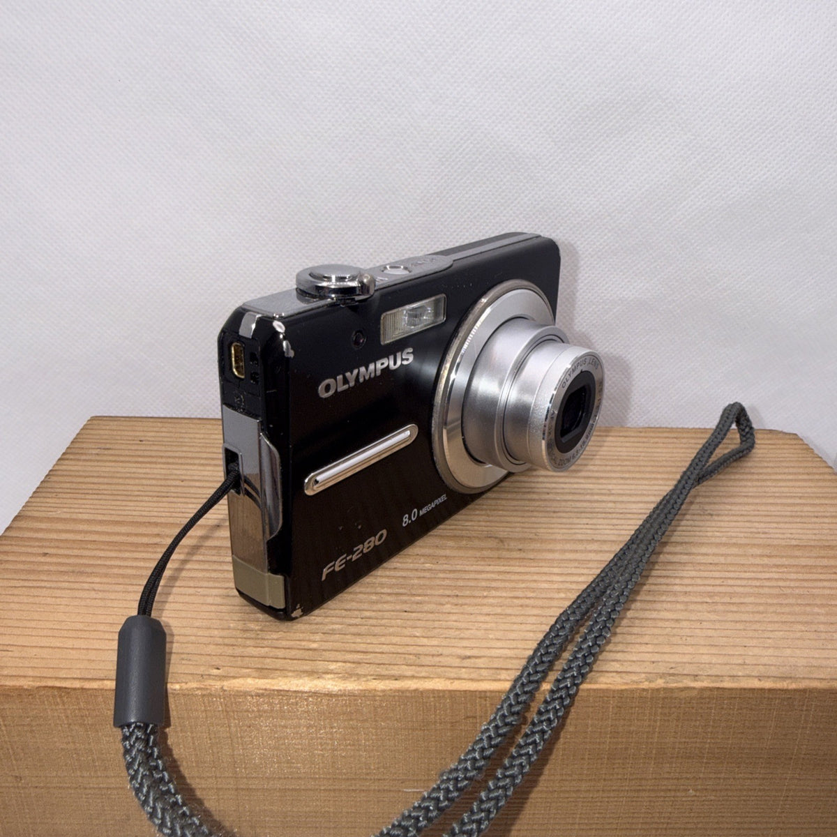 Olympus FE-280 8MP Digital Camera Tested Working + Charger Battery 1GB XD Card