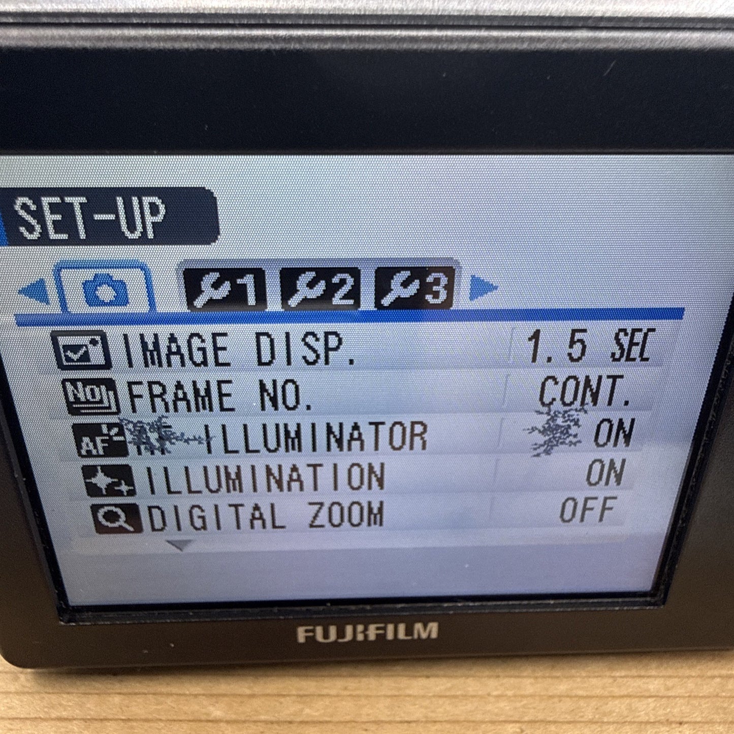 Fujifilm FinePix F40fd 8.3MP Digital Camera Tested *Minor screen issue + Bundle