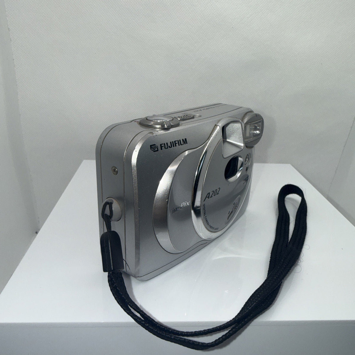 Digital Camera Fujifilm FinePix A202 2MP Tested Y2K + Charger Batteries Memory