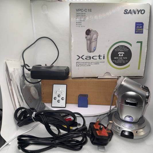 Sanyo Xacti VPC-C1 3.2MP Digital Handheld Camcorder Working Boxed + Accessories