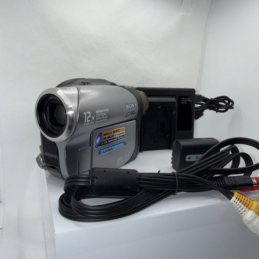 Sony DCR-DVD202E DVD Handycam Tested Working + Battery Charger Video Cable
