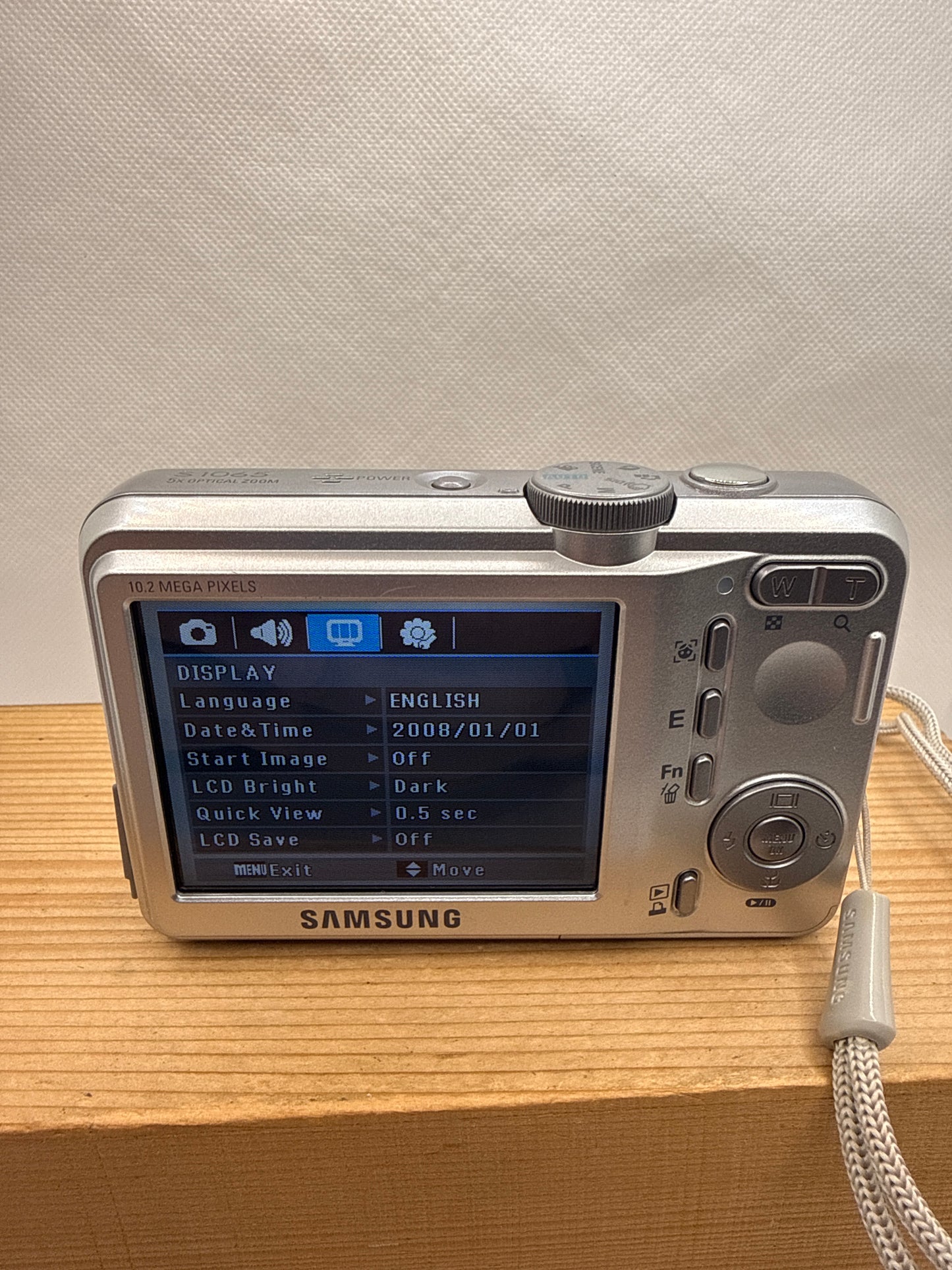 Samsung S1065 10.2MP Digital Camera Digital Camera Tested Working + Charger Battery & 4GB SD Card