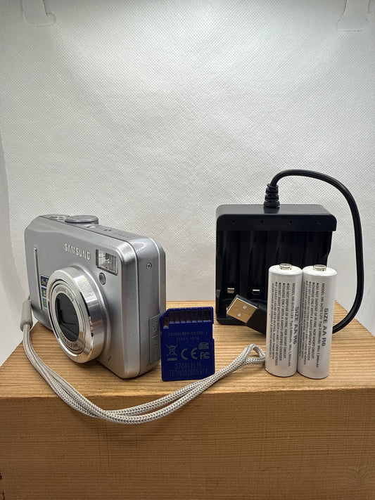Samsung S1065 10.2MP Digital Camera Digital Camera Tested Working + Charger Battery & 4GB SD Card
