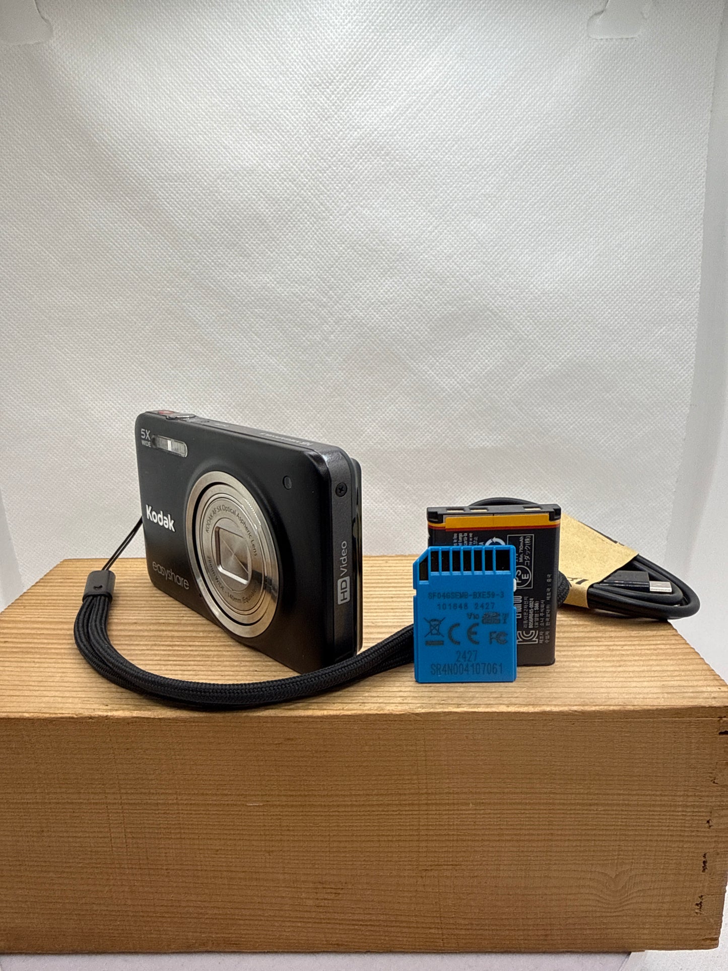 Kodak EasyShare M5350 16.0MP Digital Camera Tested Working + Charger Battery & 4GB SD Card