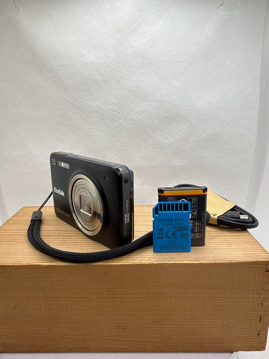 Kodak EasyShare M5350 16.0MP Digital Camera Tested Working + Charger Battery & 4GB SD Card