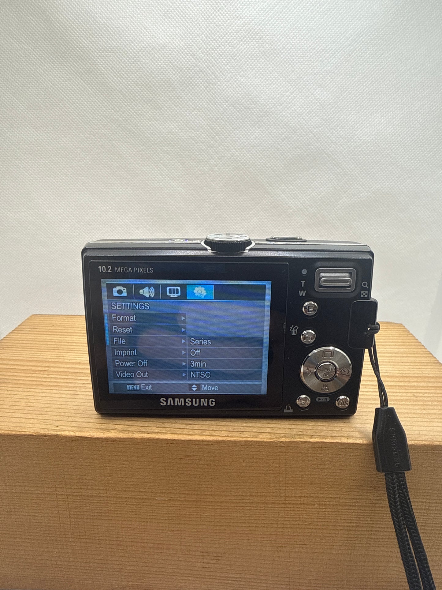 Samsung L Series L210 10.2MP Digital Camera Tested Working + Charger Cable Battery & 4GB SD Memory Card